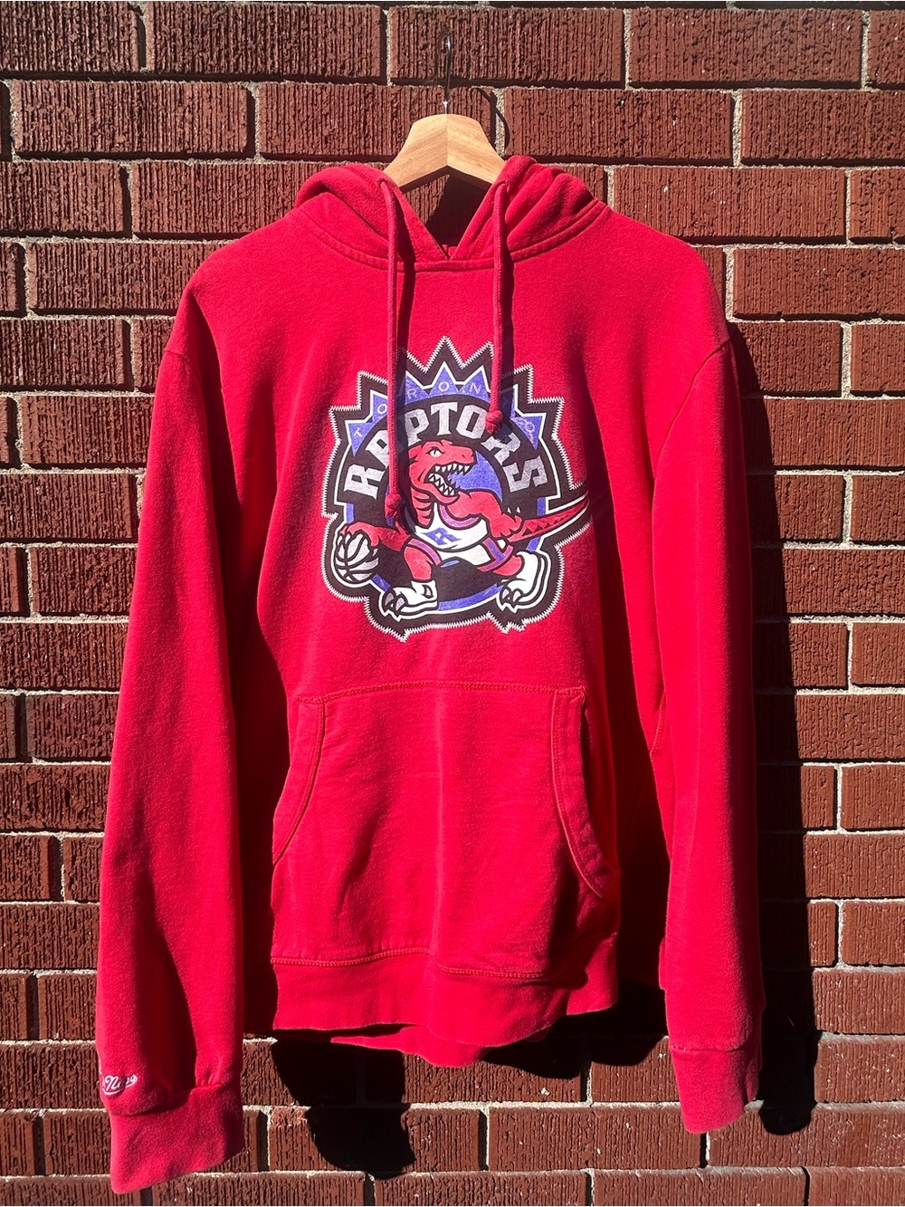Mitchell & Ness Toronto Raptors Canada Day Run Dino Red Hoodie XL
